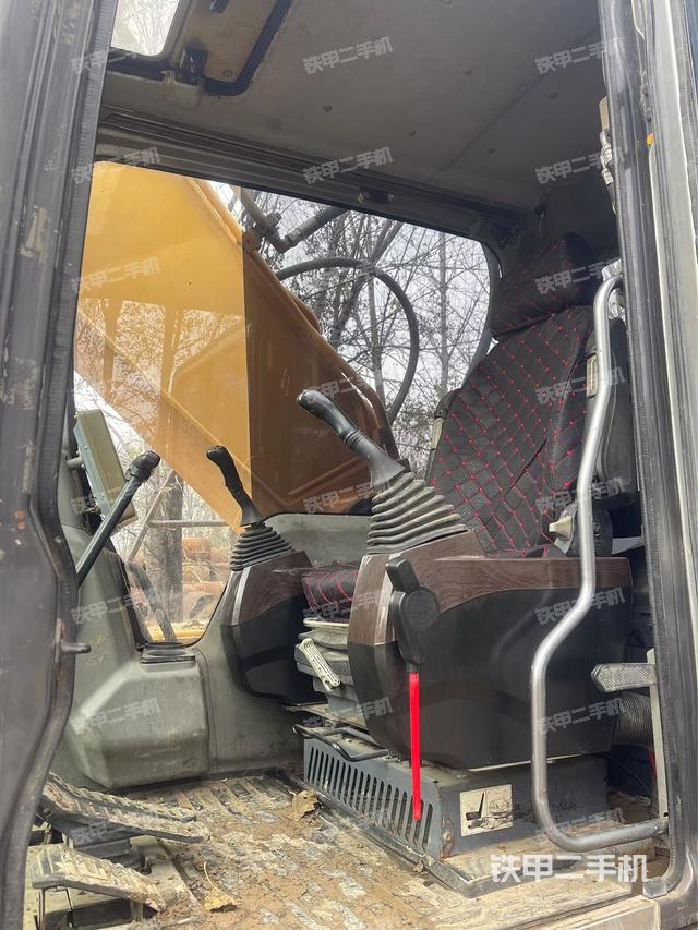 駕駛室整體（整機(jī)外觀）