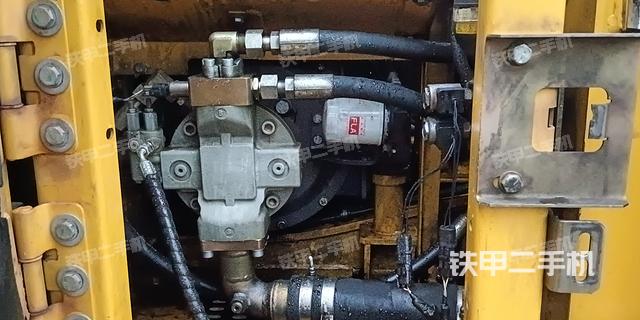 液壓泵艙室正面整體（整機(jī)外觀）