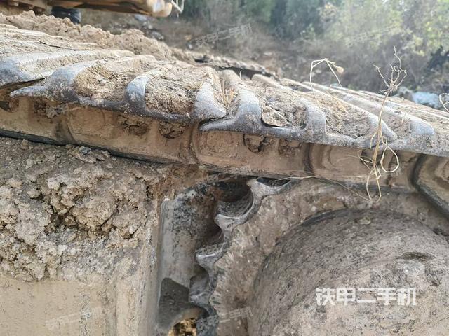 液压泵舱室正面整体（整机外观）