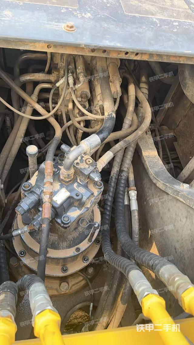 回轉(zhuǎn)馬達和主控閥（整機外觀）