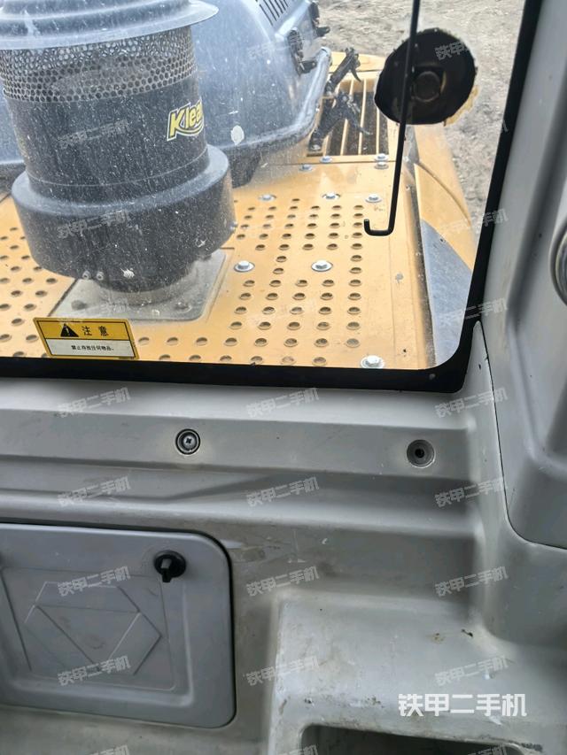 后窗玻璃角标（驾驶室部分）