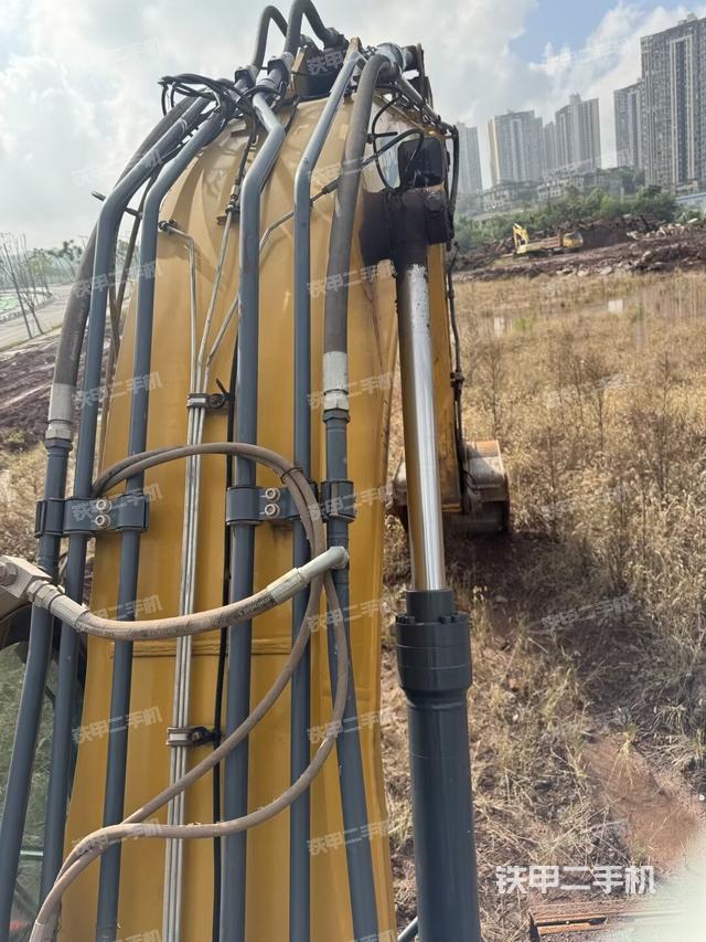 大臂背部俯视（工作和回转装置）