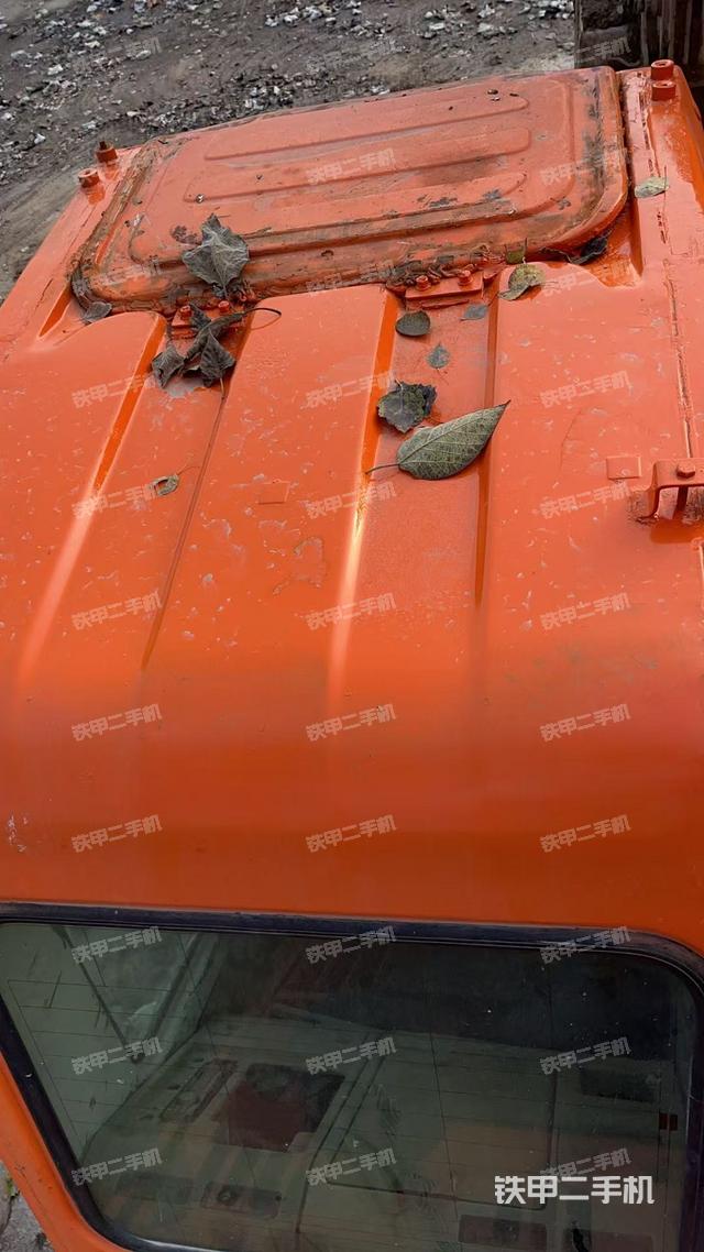 驾驶室顶部（整机外观）