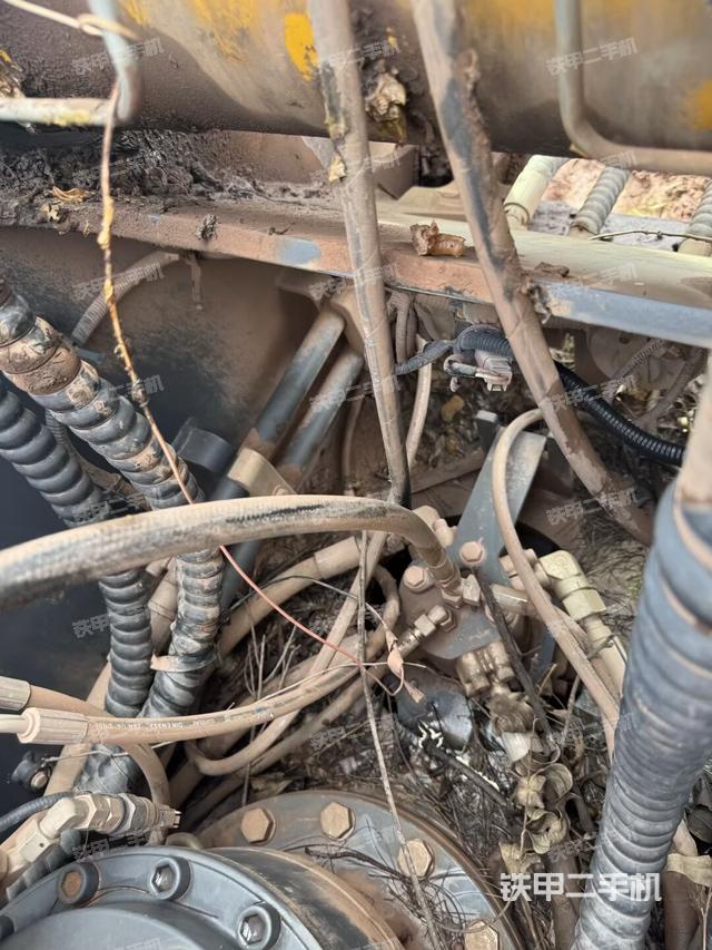 中央回转接头特写（上车部件）