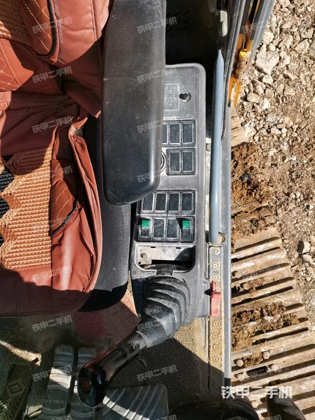 座椅左側(cè)控制臺/音響/含左手柄（駕駛室部分）