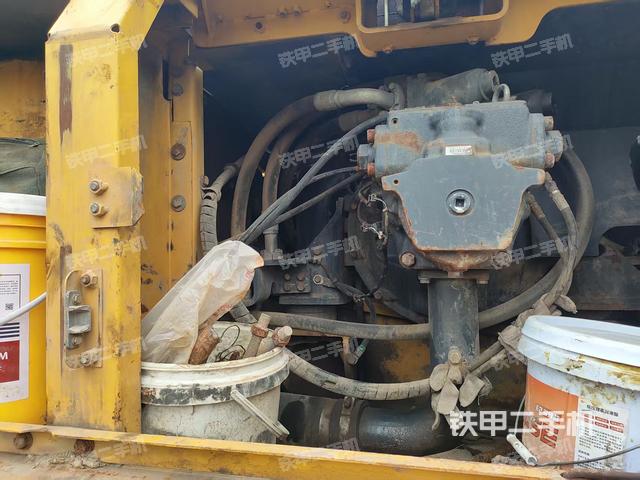 液壓泵艙室正面整體（整機(jī)外觀）