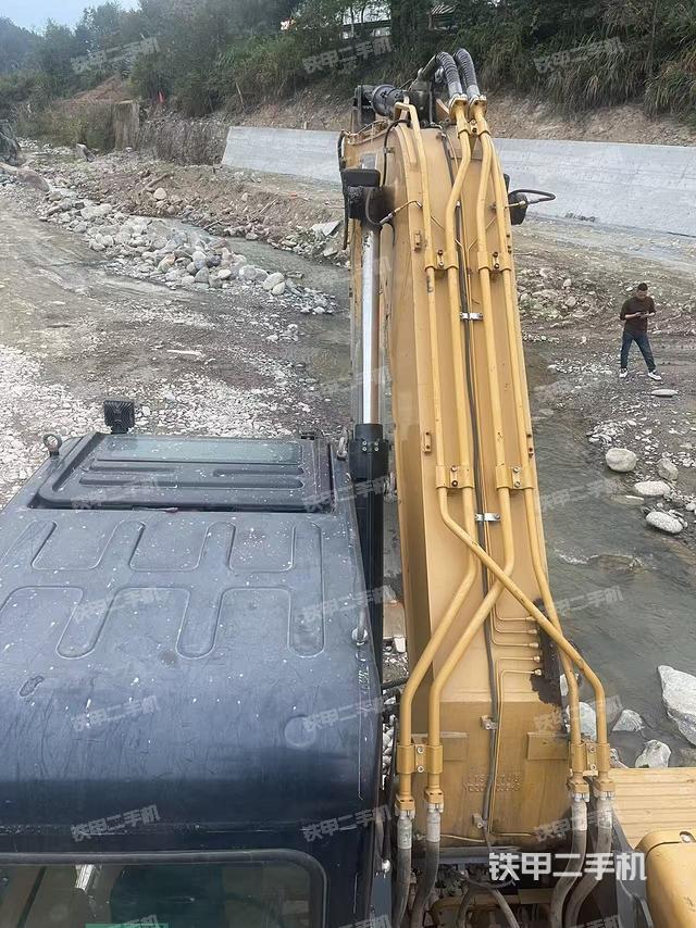 小臂整体左后（工作和回转装置）