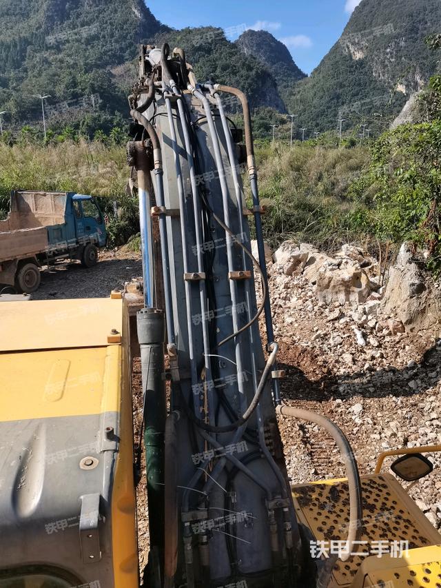 大臂背部俯視（工作和回轉(zhuǎn)裝置）