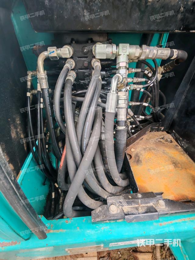 回轉(zhuǎn)馬達和主控閥（整機外觀）