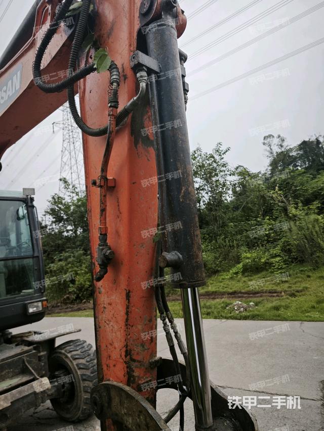 小臂整体右前（工作和回转装置）