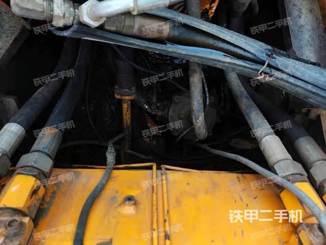 中央回轉(zhuǎn)接頭特寫（上車部件）