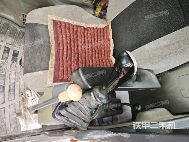 座椅左侧控制台/音响/含左手柄（驾驶室部分）