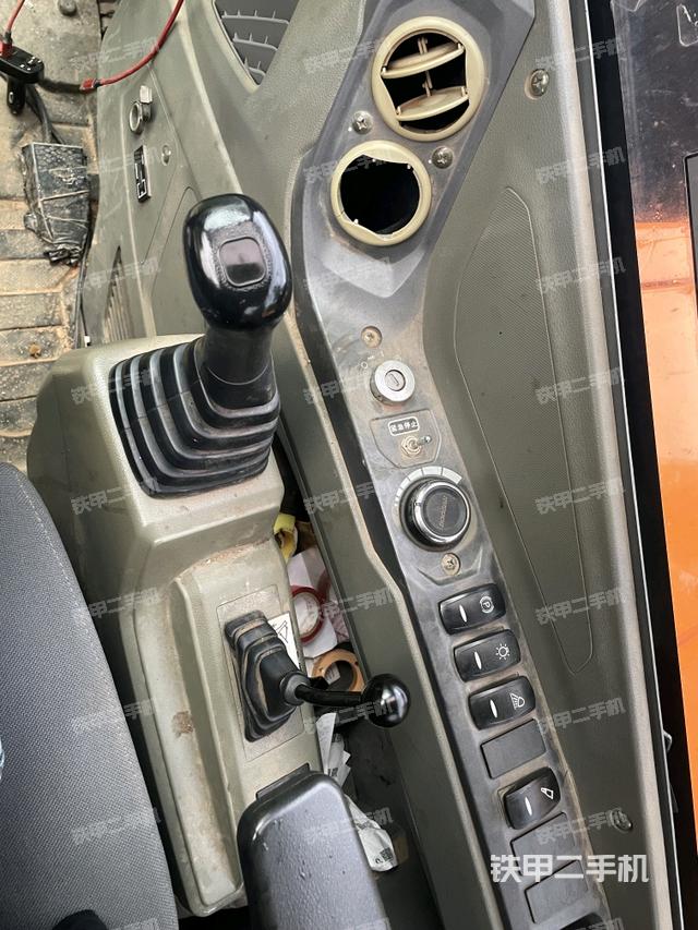 后窗玻璃角标（驾驶室部分）