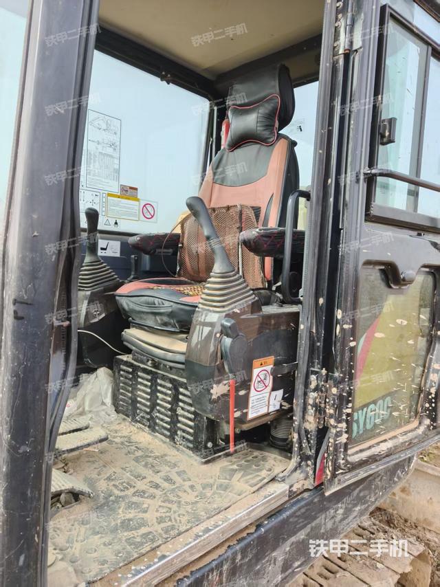 驾驶室顶部（整机外观）