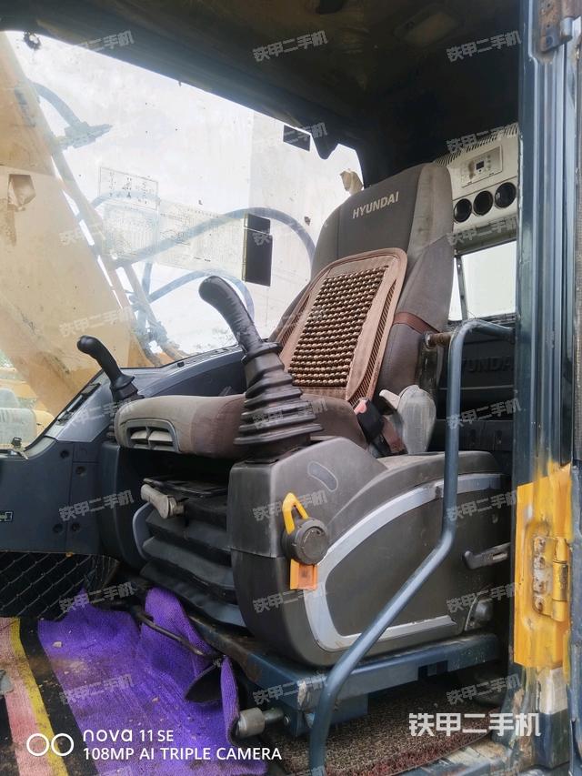 后窗玻璃角标（驾驶室部分）