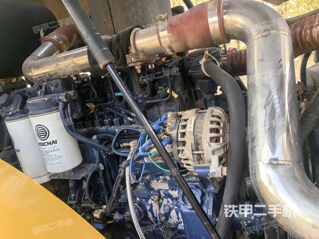 发动机舱全景（压路机发动机舱）