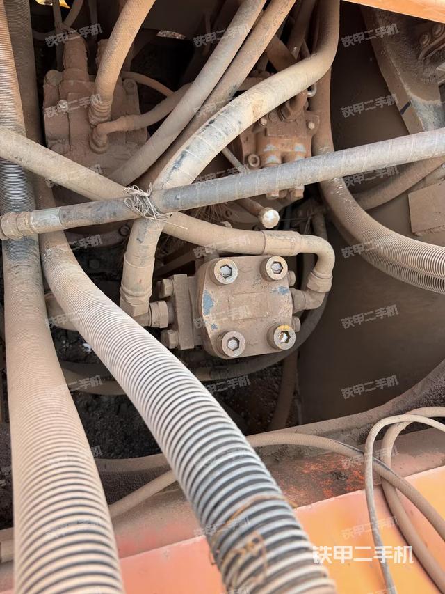 回轉(zhuǎn)馬達(dá)（上車部件）