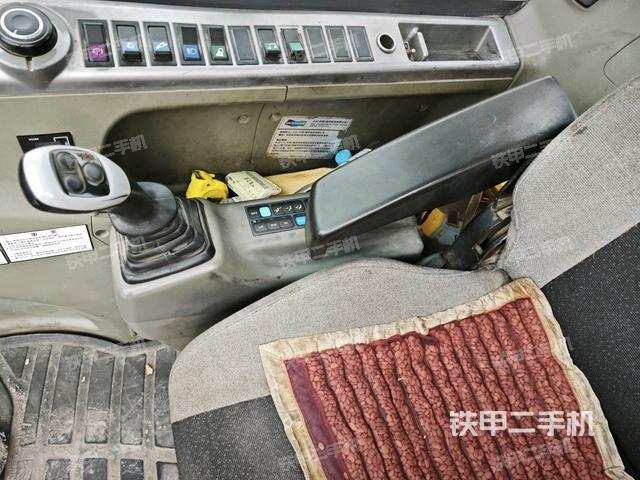 座椅右侧控制台/钥匙门/油门/含右手柄（驾驶室部分）