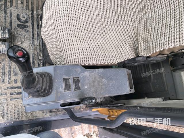 座椅左侧控制台/音响/含左手柄（驾驶室部分）