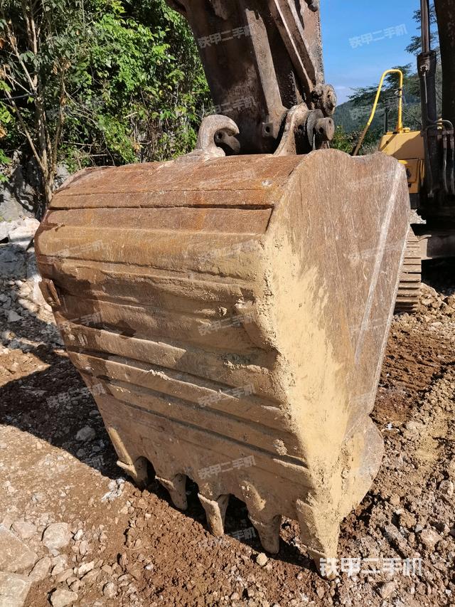 鏟斗右后整體（工作和回轉(zhuǎn)裝置）