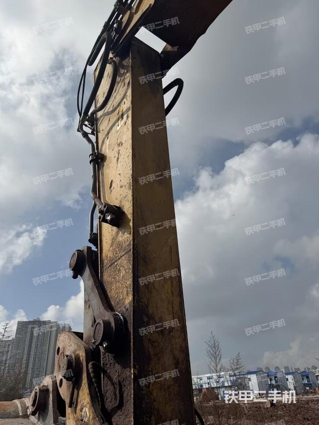 小臂整体左后（工作和回转装置）