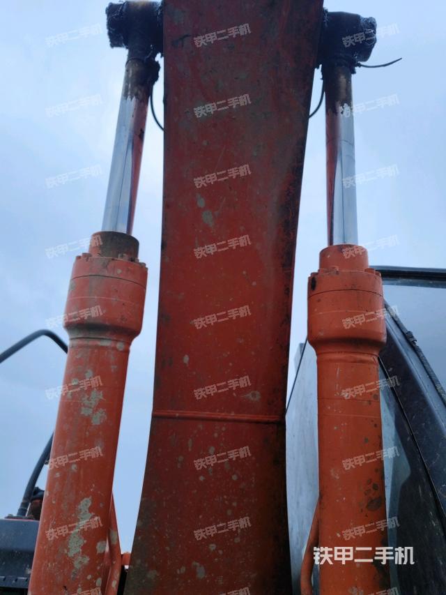 大臂油缸整體?豎拍（工作和回轉(zhuǎn)裝置）