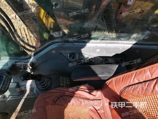 座椅右側(cè)控制臺/鑰匙門/油門/含右手柄（駕駛室部分）