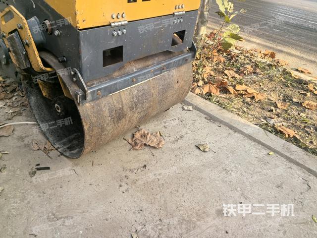 右前45°（压路机整机外观）