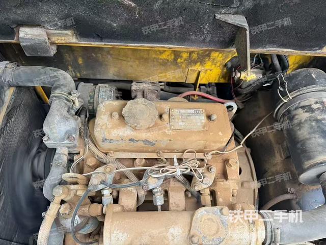 液壓泵艙室正面整體（整機(jī)外觀）