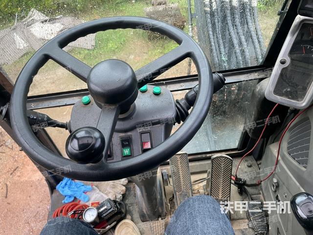 座椅右侧控制台/钥匙门/油门/含右手柄（驾驶室部分）