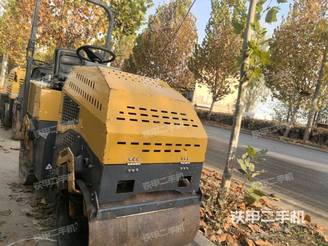 右后45°（压路机整机外观）