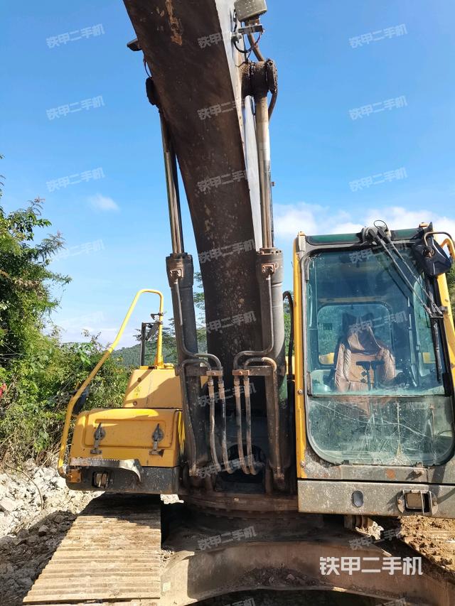 大臂油缸整體?豎拍（工作和回轉(zhuǎn)裝置）