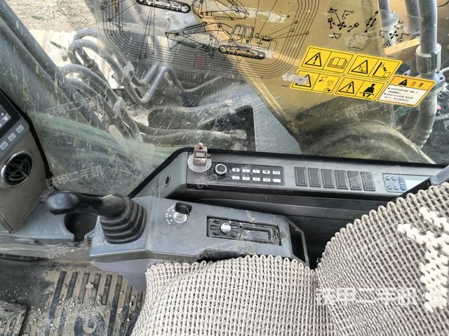 座椅右侧控制台/钥匙门/油门/含右手柄（驾驶室部分）