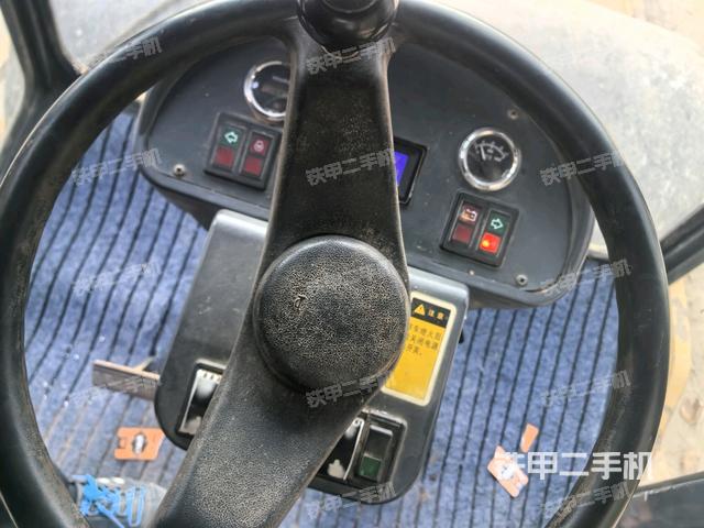 仪表盘全景（压路机驾驶室）