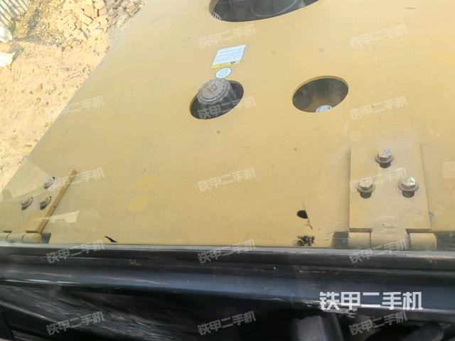 操作台全景（压路机驾驶室）