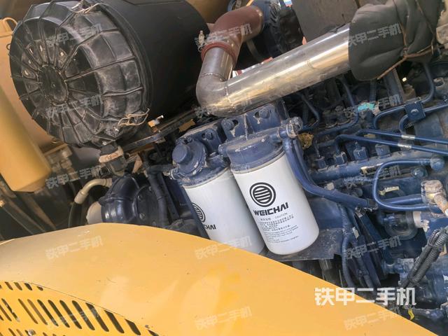 发动机左侧全景（压路机发动机舱）