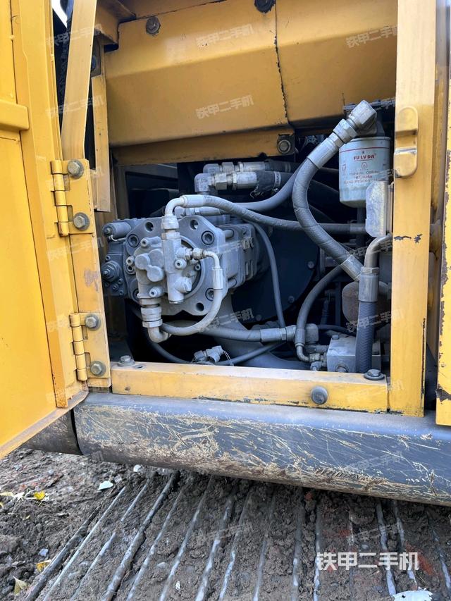 液壓泵艙室正面整體（整機(jī)外觀）