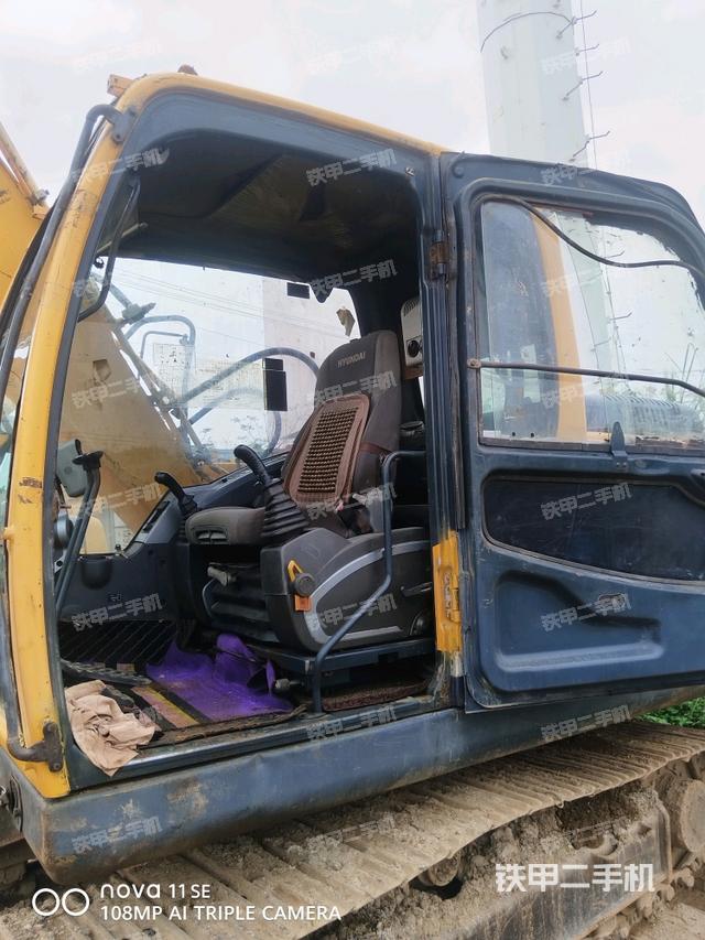 座椅右侧控制台/钥匙门/油门/含右手柄（驾驶室部分）