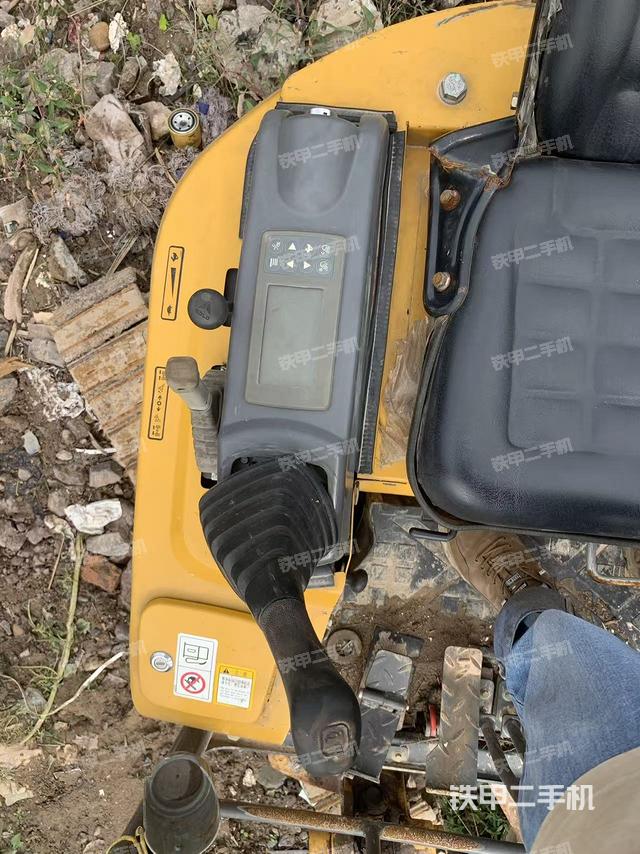 液壓泵艙室正面整體（整機(jī)外觀）