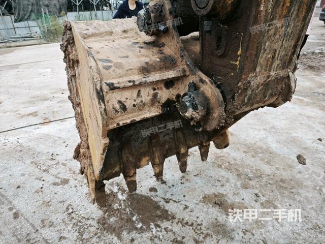 铲斗右后整体（工作和回转装置）