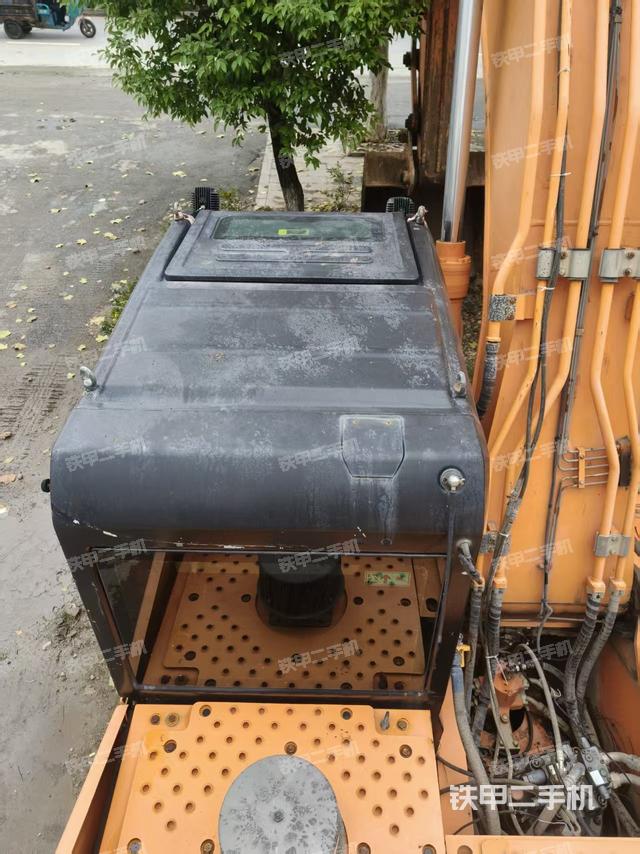 驾驶室顶部（整机外观）