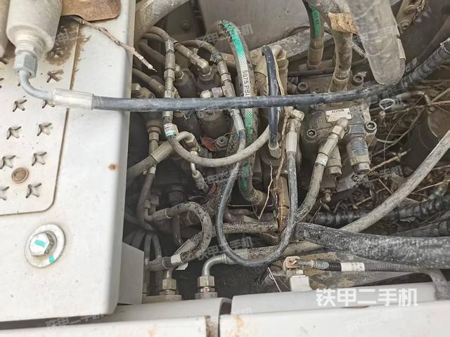 回转马达和主控阀（整机外观）