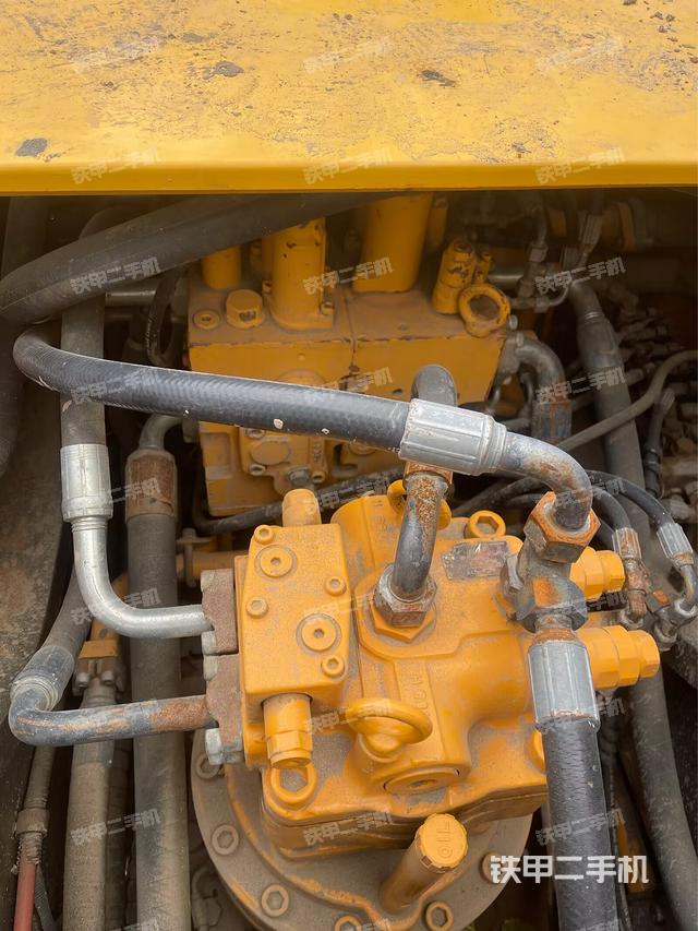 回轉(zhuǎn)馬達(dá)和主控閥（整機(jī)外觀）