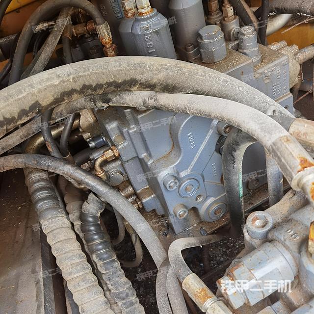 回轉(zhuǎn)馬達和主控閥（整機外觀）