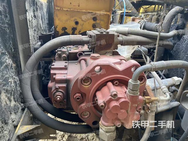 液壓泵艙室正面整體（整機(jī)外觀）