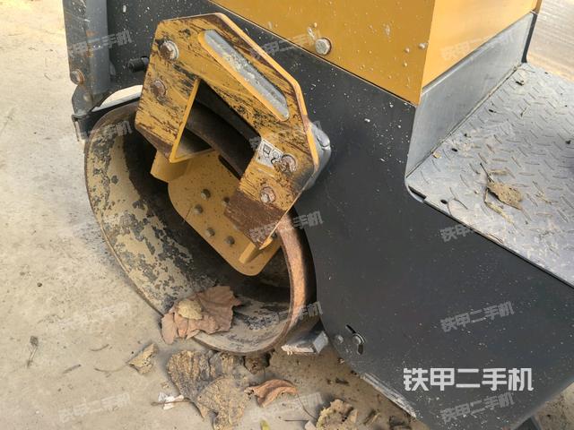 前车架正右侧（压路机前后车架）