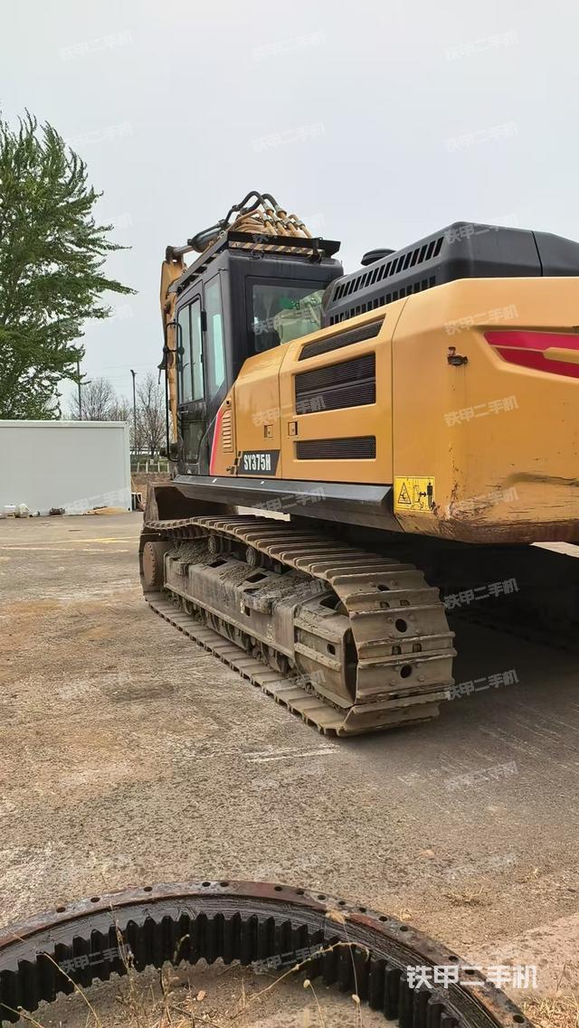 駕駛室頂部（整機外觀）