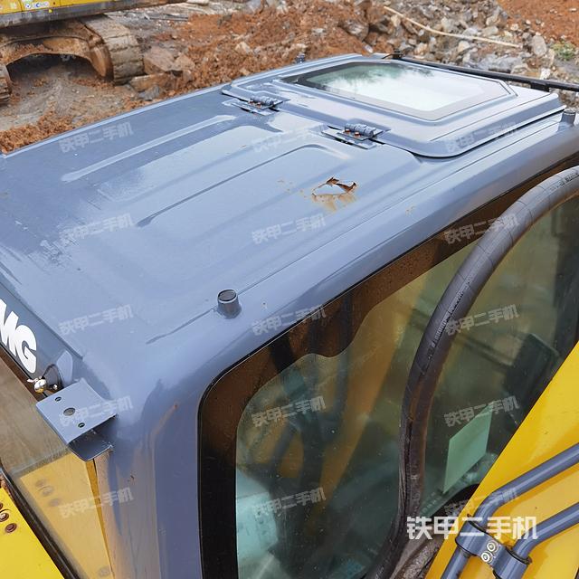 駕駛室頂部（整機外觀）