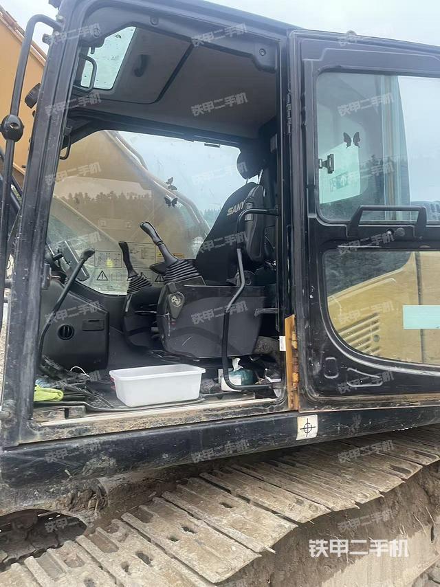 右侧玻璃角标（驾驶室部分）