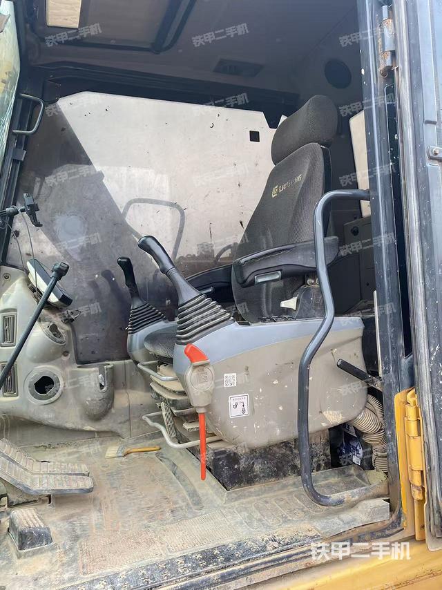 駕駛室整體（整機(jī)外觀）